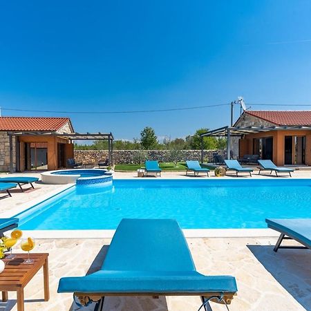 New! Promina Luxury Villa With 72Sqm Heated Pool, Jacuzzi, Infrared Sauna, Tennis Court, Media Room Bogatic Екстер'єр фото