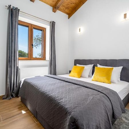 New! Promina Luxury Villa With 72Sqm Heated Pool, Jacuzzi, Infrared Sauna, Tennis Court, Media Room Bogatic Екстер'єр фото