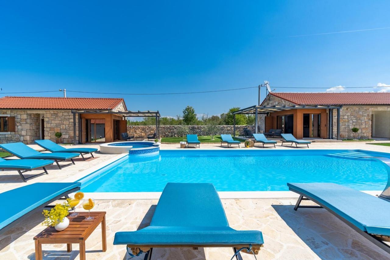 New! Promina Luxury Villa With 72Sqm Heated Pool, Jacuzzi, Infrared Sauna, Tennis Court, Media Room Bogatic Екстер'єр фото
