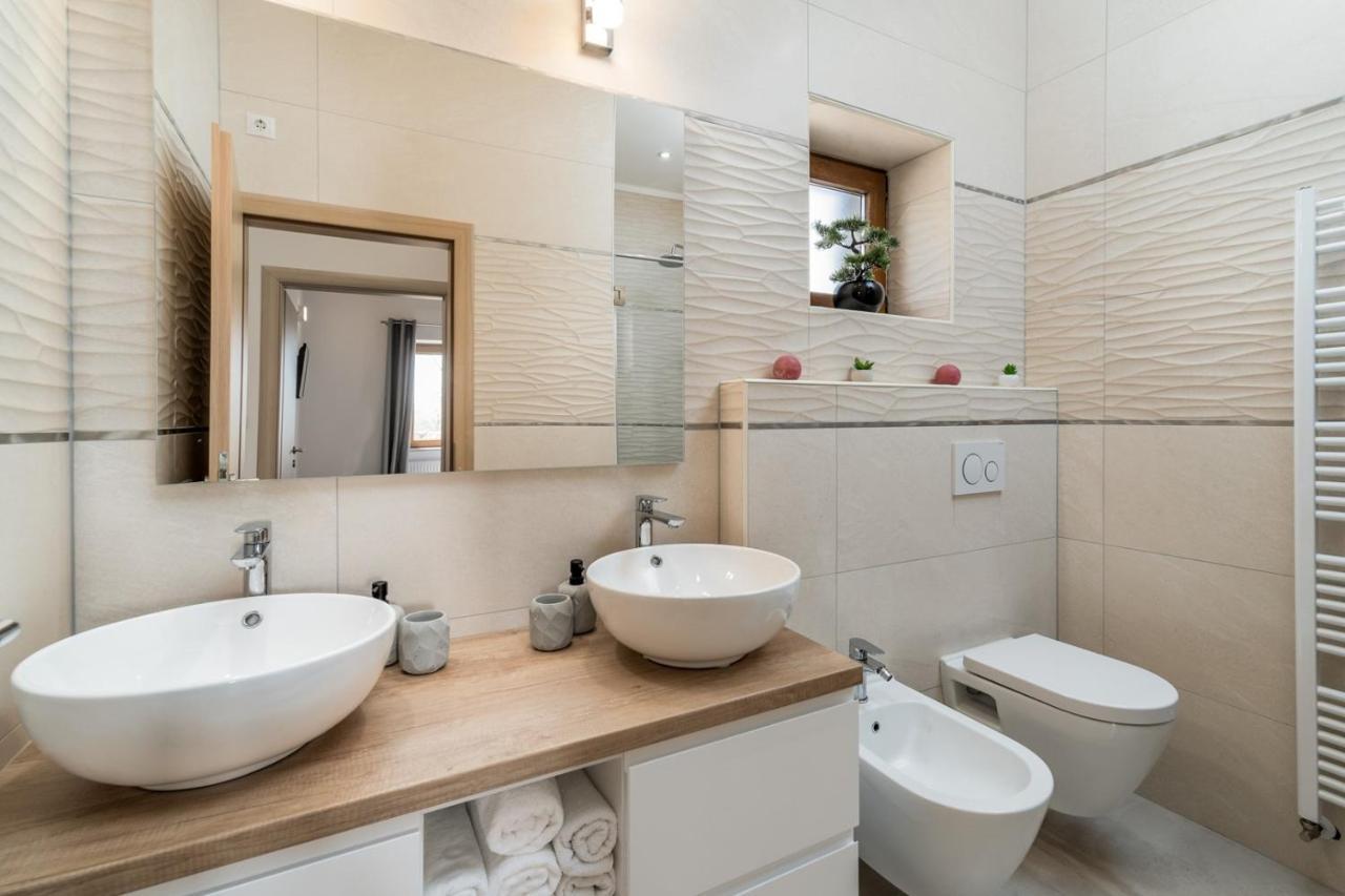New! Promina Luxury Villa With 72Sqm Heated Pool, Jacuzzi, Infrared Sauna, Tennis Court, Media Room Bogatic Екстер'єр фото