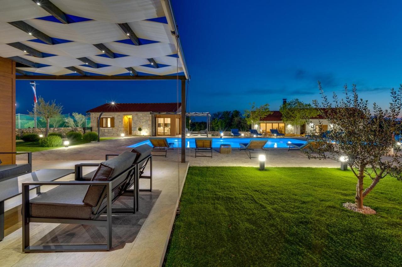 New! Promina Luxury Villa With 72Sqm Heated Pool, Jacuzzi, Infrared Sauna, Tennis Court, Media Room Bogatic Екстер'єр фото