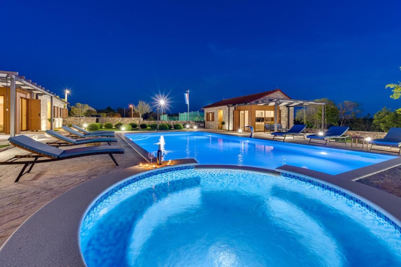 New! Promina Luxury Villa With 72Sqm Heated Pool, Jacuzzi, Infrared Sauna, Tennis Court, Media Room Bogatic Екстер'єр фото