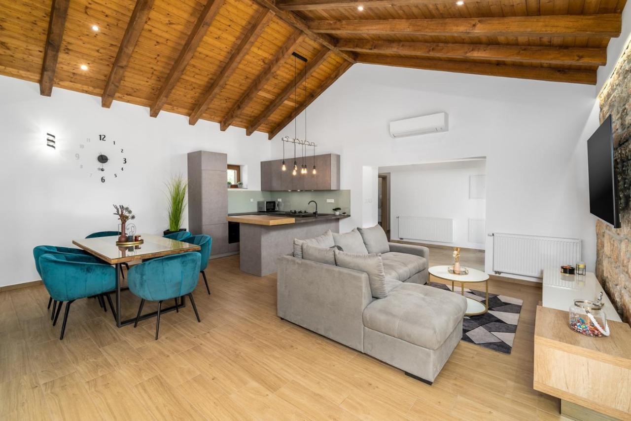 New! Promina Luxury Villa With 72Sqm Heated Pool, Jacuzzi, Infrared Sauna, Tennis Court, Media Room Bogatic Екстер'єр фото