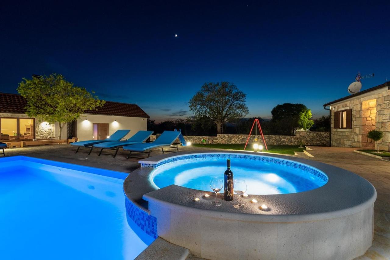 New! Promina Luxury Villa With 72Sqm Heated Pool, Jacuzzi, Infrared Sauna, Tennis Court, Media Room Bogatic Екстер'єр фото