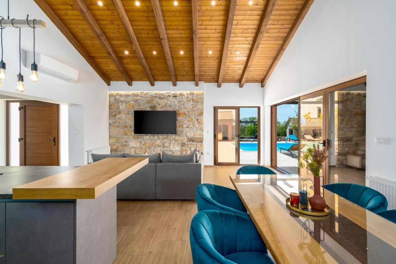 New! Promina Luxury Villa With 72Sqm Heated Pool, Jacuzzi, Infrared Sauna, Tennis Court, Media Room Bogatic Екстер'єр фото