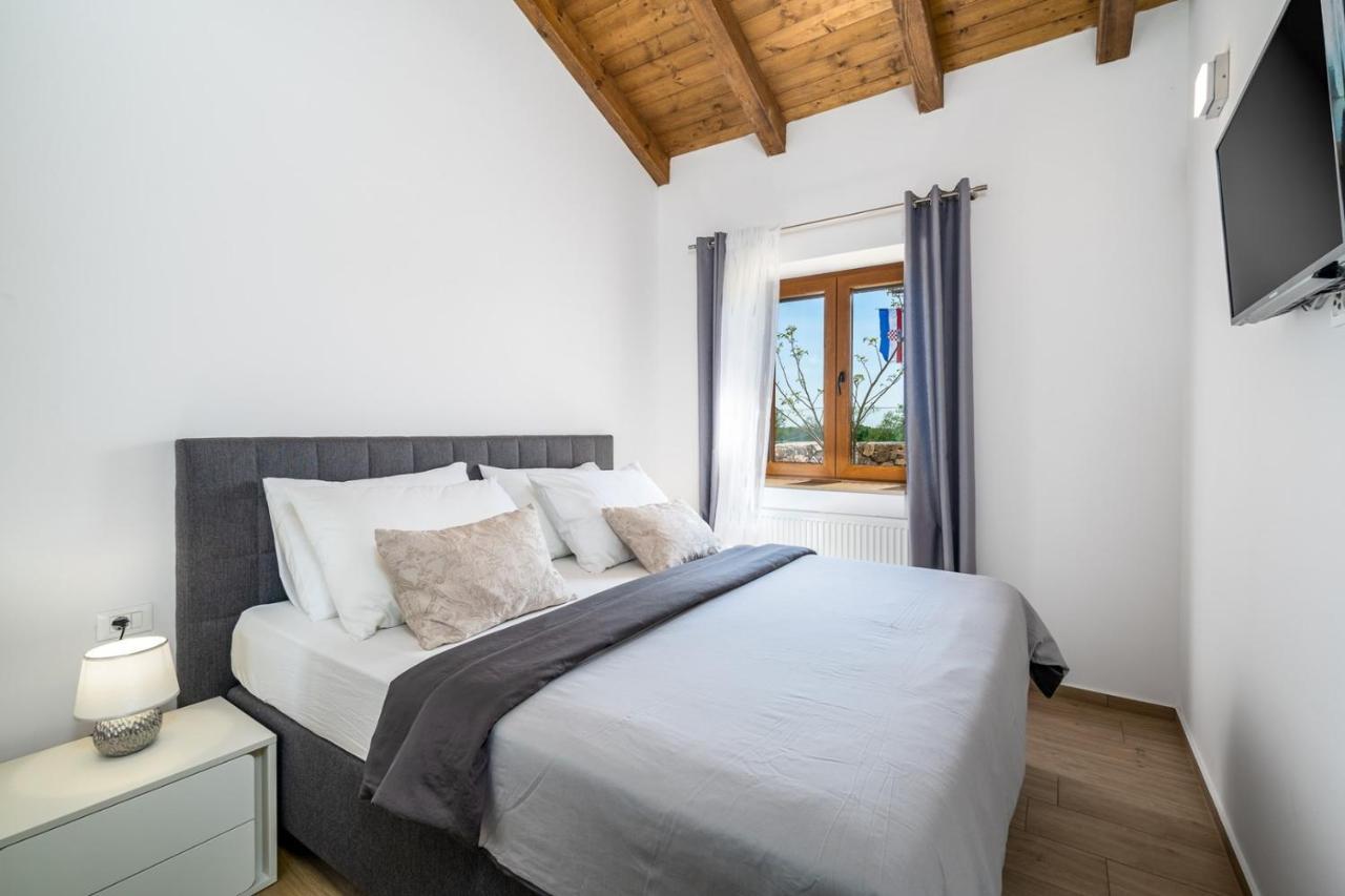 New! Promina Luxury Villa With 72Sqm Heated Pool, Jacuzzi, Infrared Sauna, Tennis Court, Media Room Bogatic Екстер'єр фото