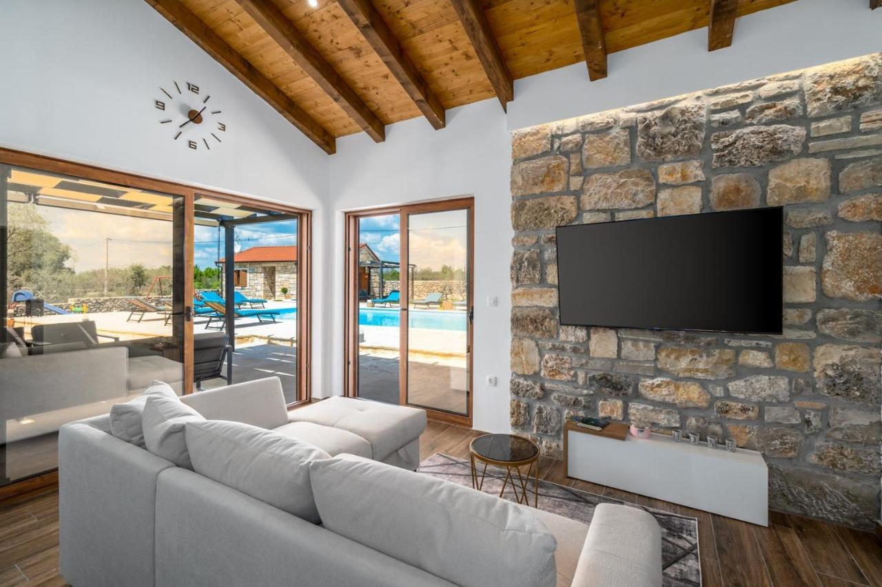 New! Promina Luxury Villa With 72Sqm Heated Pool, Jacuzzi, Infrared Sauna, Tennis Court, Media Room Bogatic Екстер'єр фото