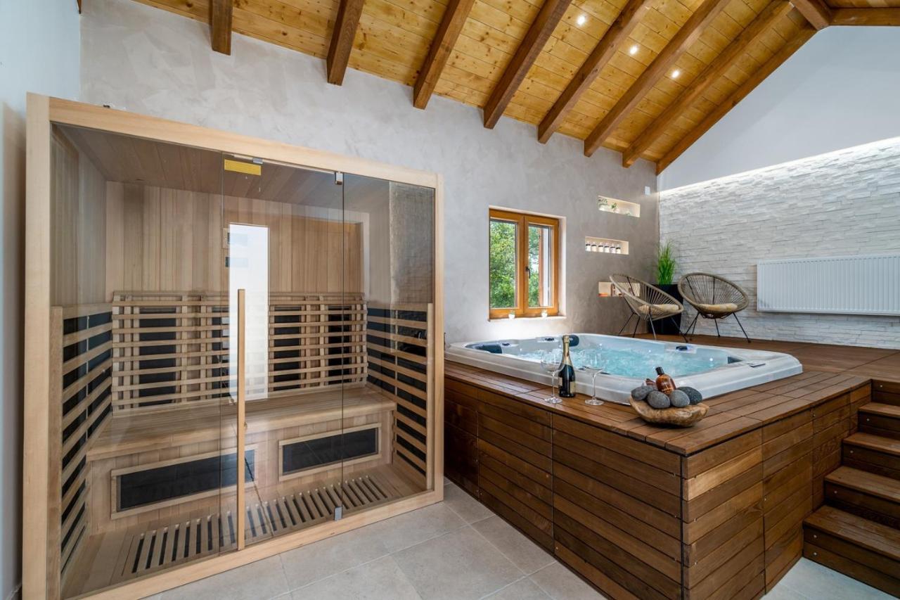 New! Promina Luxury Villa With 72Sqm Heated Pool, Jacuzzi, Infrared Sauna, Tennis Court, Media Room Bogatic Екстер'єр фото